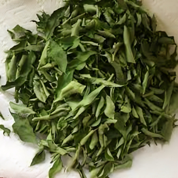 Dehydrated curry leaves
